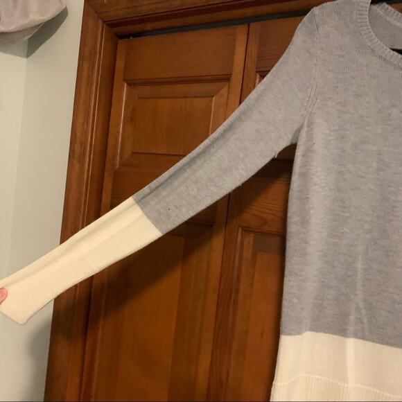 GAP Women's Color Block Crewneck Wool Blend Sweater Pullover Grey/White Size S - Picture 2 of 8
